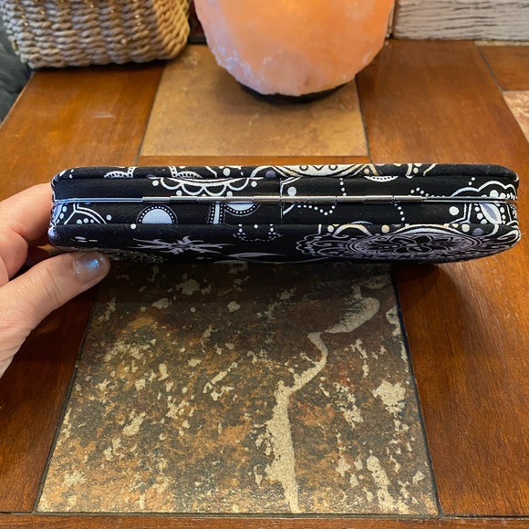 ThirtyOne Wallet - Picture 5 of 9